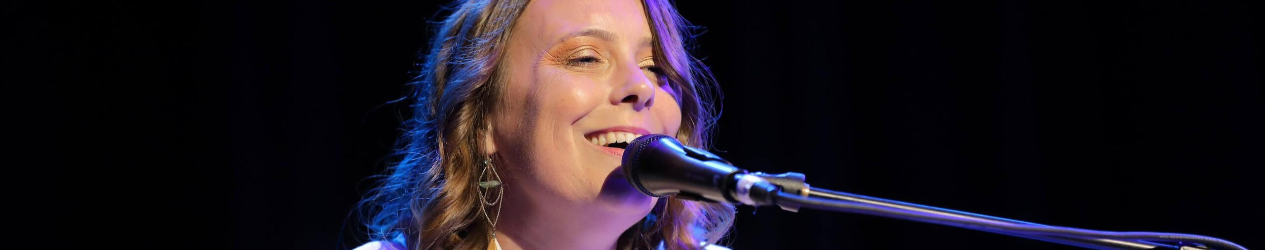 Beth Sarah at The Pavilion Worthing credit Mike Coombs